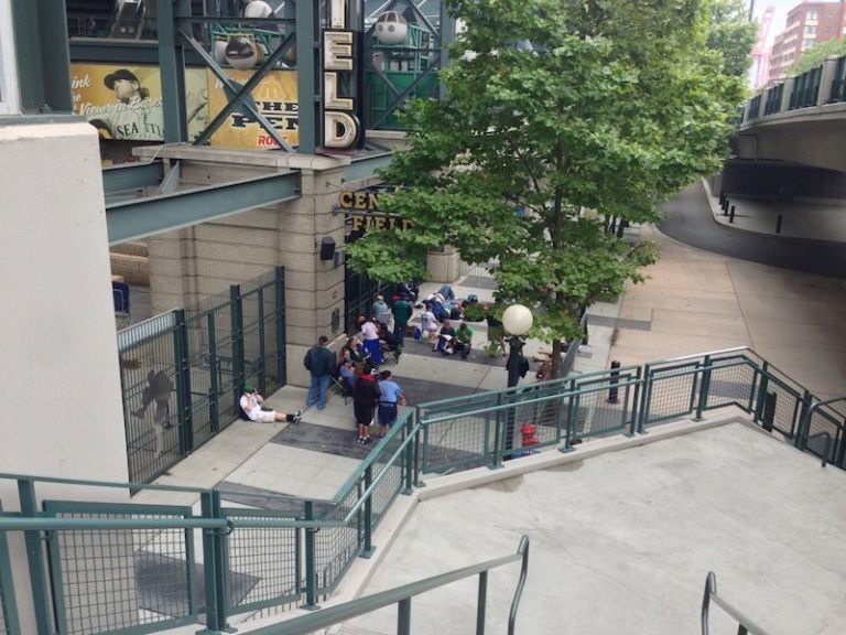 Safeco shows the safe way over train tracks – newballpark.org